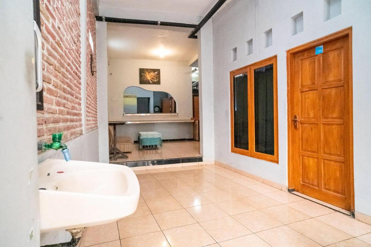 Jotel Guest House Mitra Reddoorz Pulauberayan Ngoại thất bức ảnh